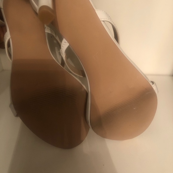 White strappy heel - Picture 5 of 5